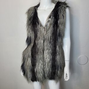 Fever Women’s Faux Fur Sleeveless Vest Sz Medium With Pockets